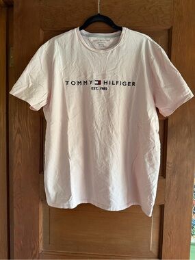 Vintage Tommy Hilfiger Women's Light Pink Logo Crew Neck T-Shirt Size XL